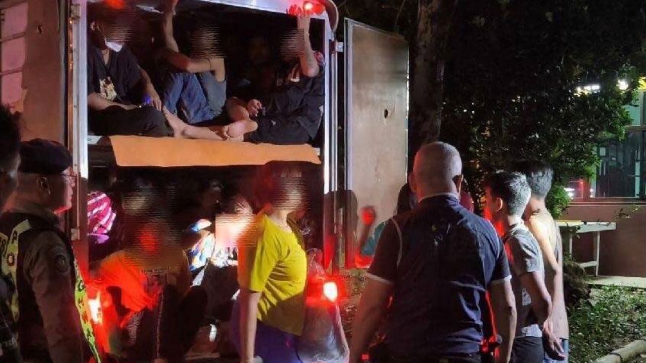 Police intercept illegal transport of 71 Myanmar nationals in Tak | Thaiger