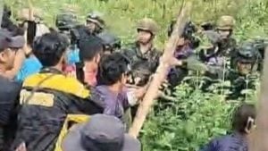 Tensions escalate as Thai officials demand Cambodians to leave illegal settlements (video) | Thaiger