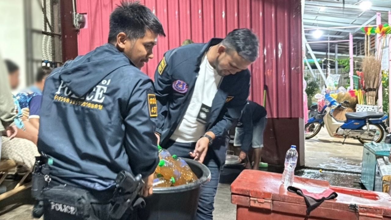 Police raid kratom juice site in Hat Yai, seizing 138 litres | Thaiger