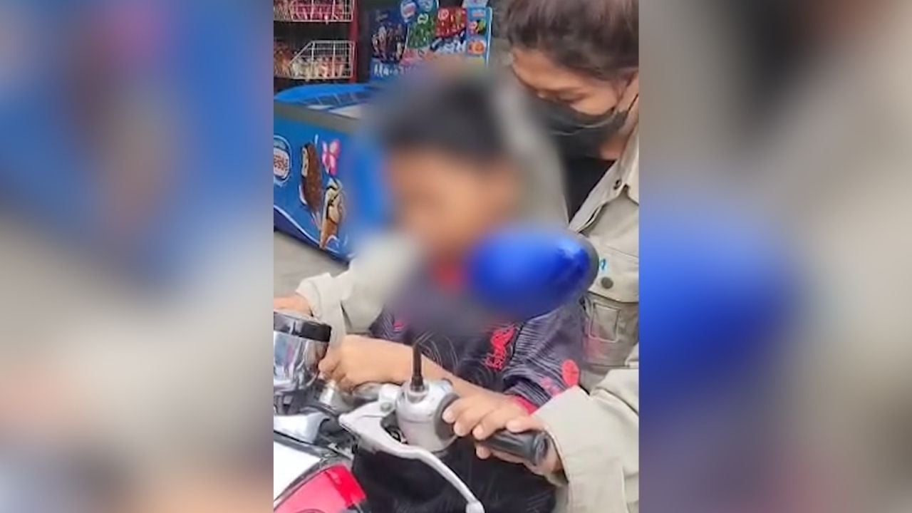 Thai boy reunited with mother after trying to walk 30 kilometres to find her