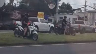 Foreign motorcyclists slammed for risky U-turn on Phuket traffic island | Thaiger