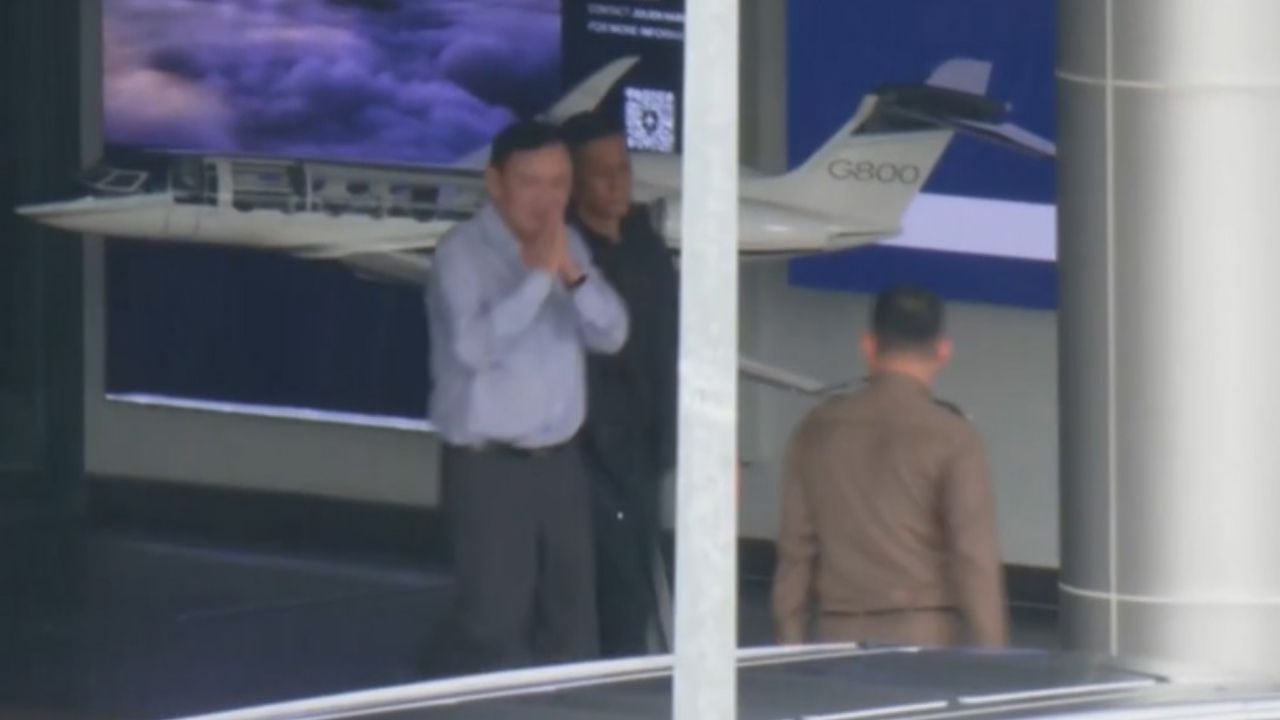 Ex-PM Thaksin keeps promise and lands in Bangkok ahead of court date | Thaiger