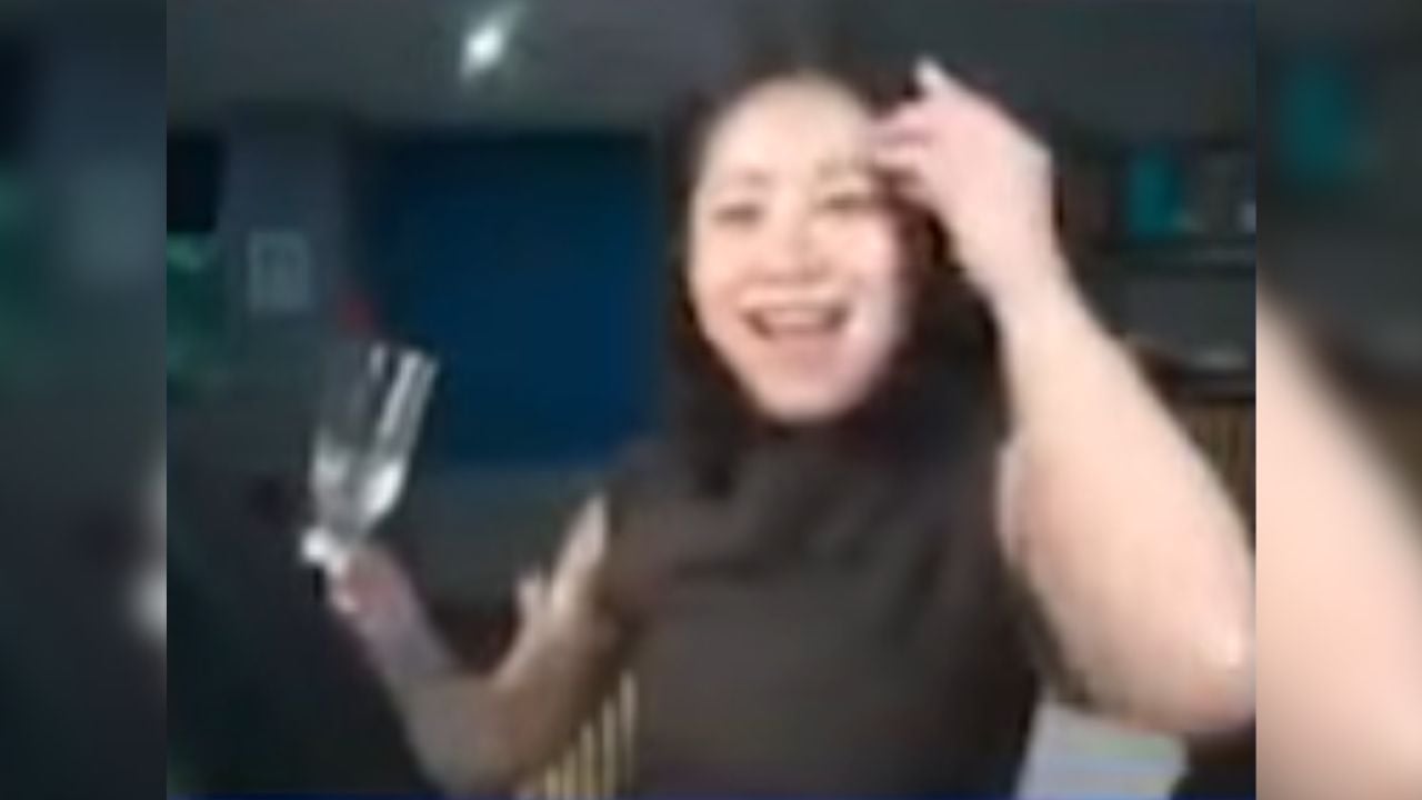 Kam Phaka Thai news anchor