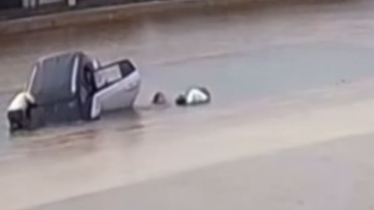 flood led foreign driver to drive into shiftlift at Phuket pier