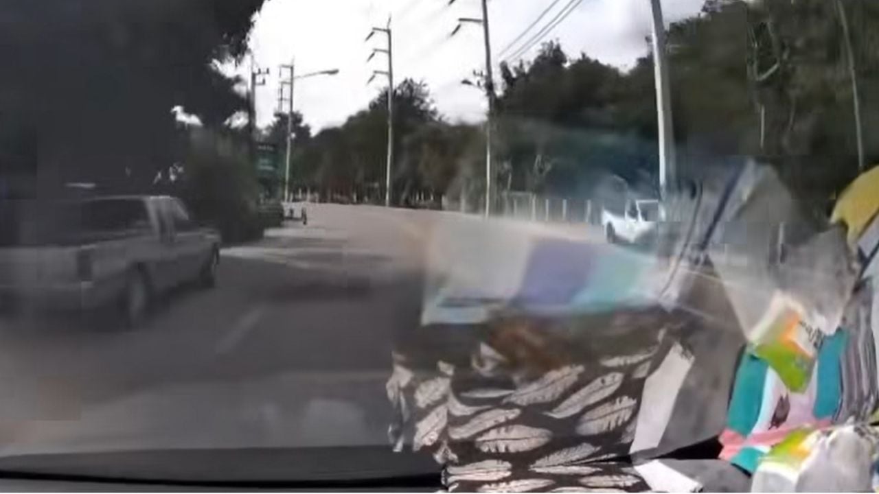 pickup crashes into electricity pole killing one