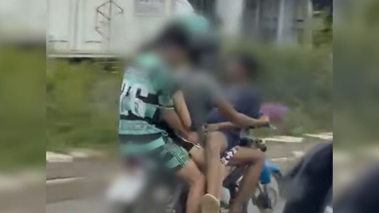 Dagerous motorcycle rider and explicit posture sparks online criticism
