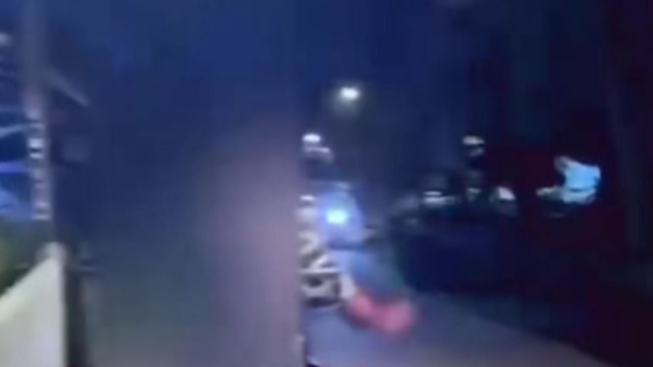 indian masturbating in front of Thai woman