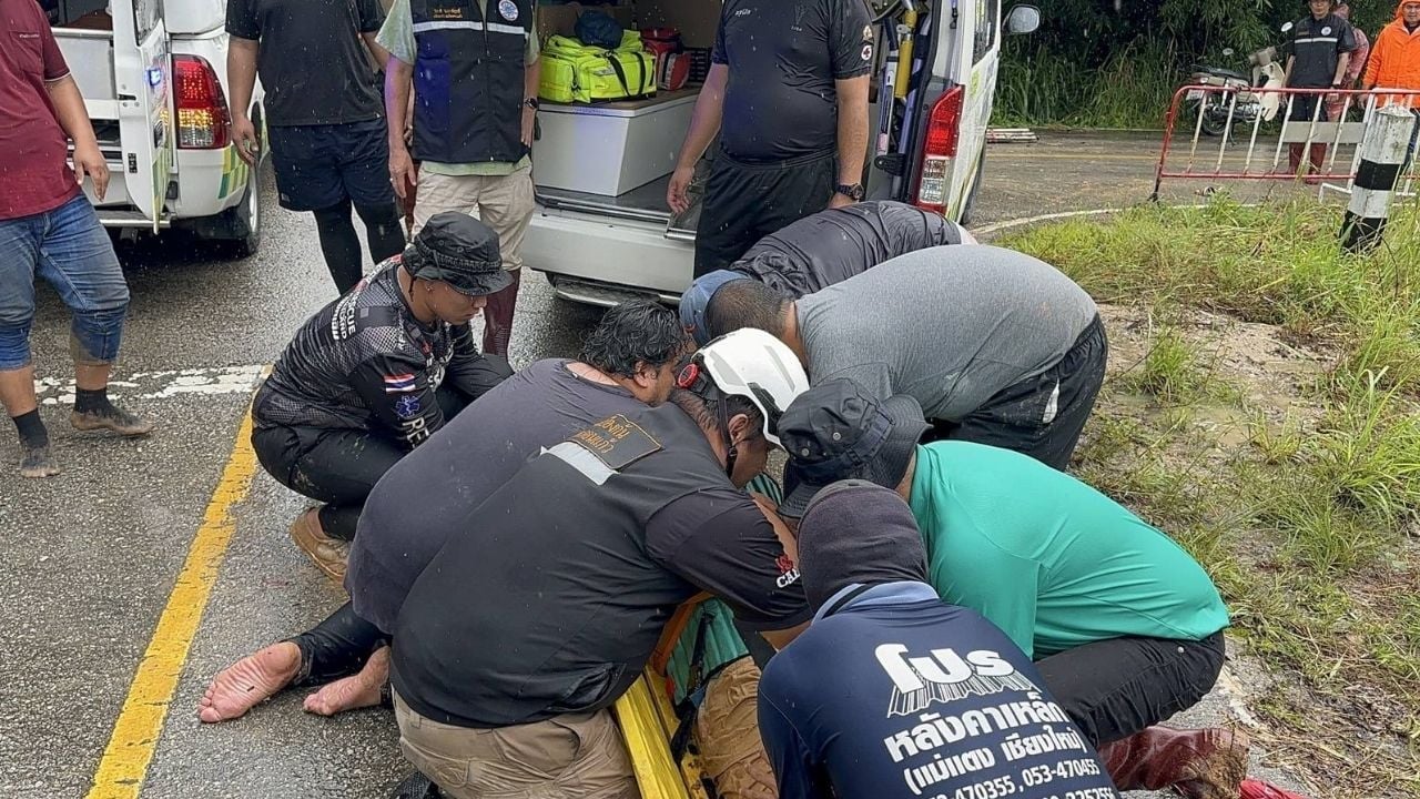 Chiang Mai municipality officials killed in road collapse