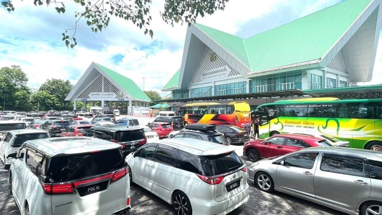 delayed processes at Sadao Customs office