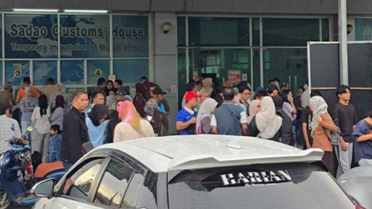Malaysian tourists complain after hours-long wait at Thai border checkpoint | Thaiger