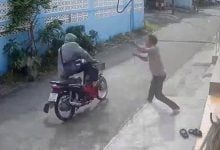 Ranong police stabbed during motorcycle theft arrest, suspect dies | Thaiger
