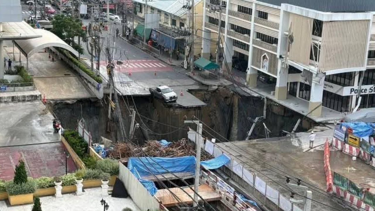 Burst water pipe creates 50 metre deep collapse on Bangkok road | Thaiger