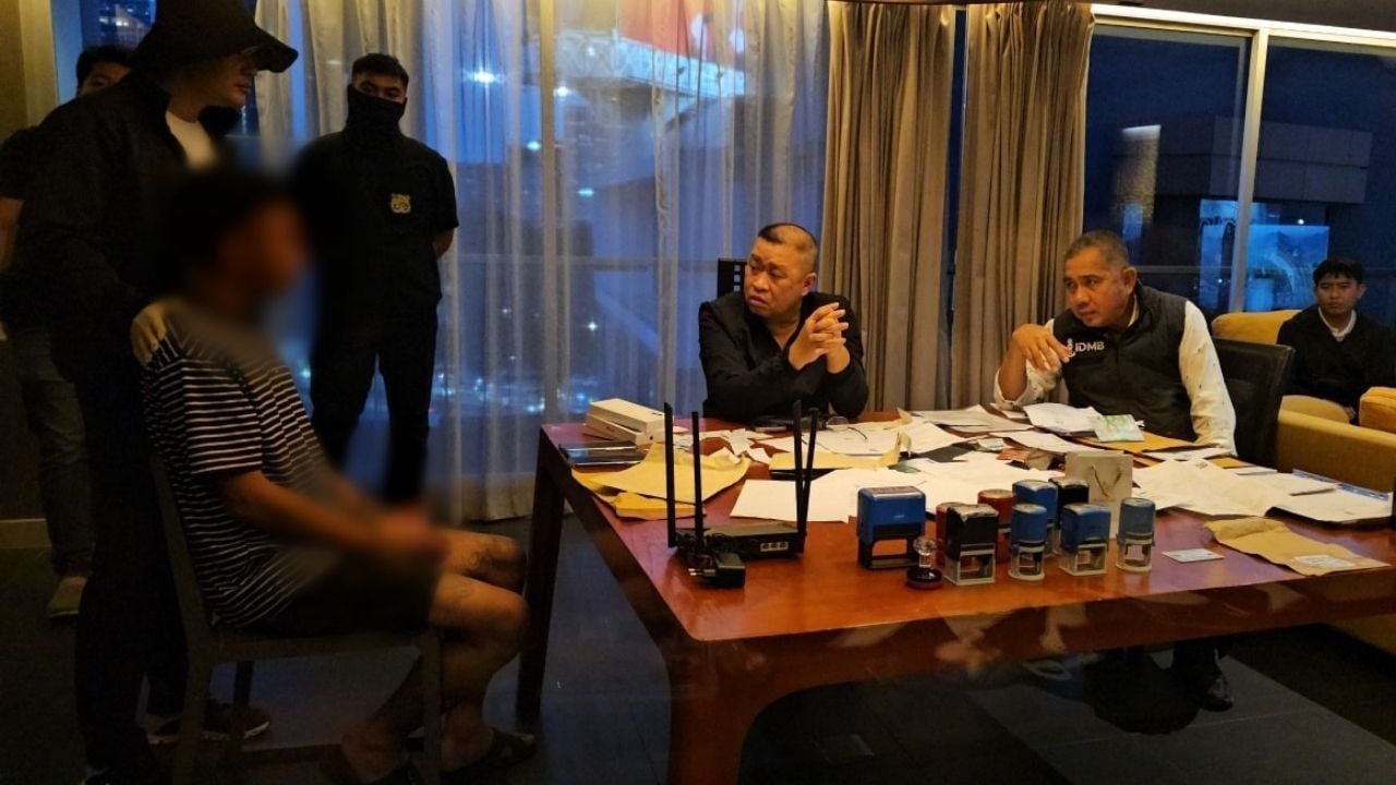 3 call centre scammers arrested in Bangkok with 1,000 Yaba pills | Thaiger