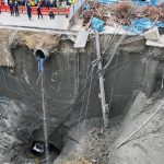 Bangkok road sinkhole subsides further, threatening nearby building structure | Thaiger