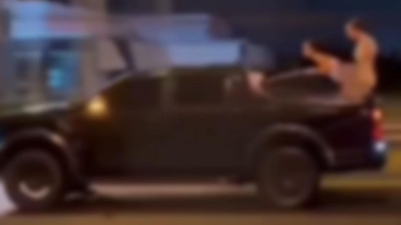 Foreign couple filmed having sex on moving pickup in Phuket | Thaiger