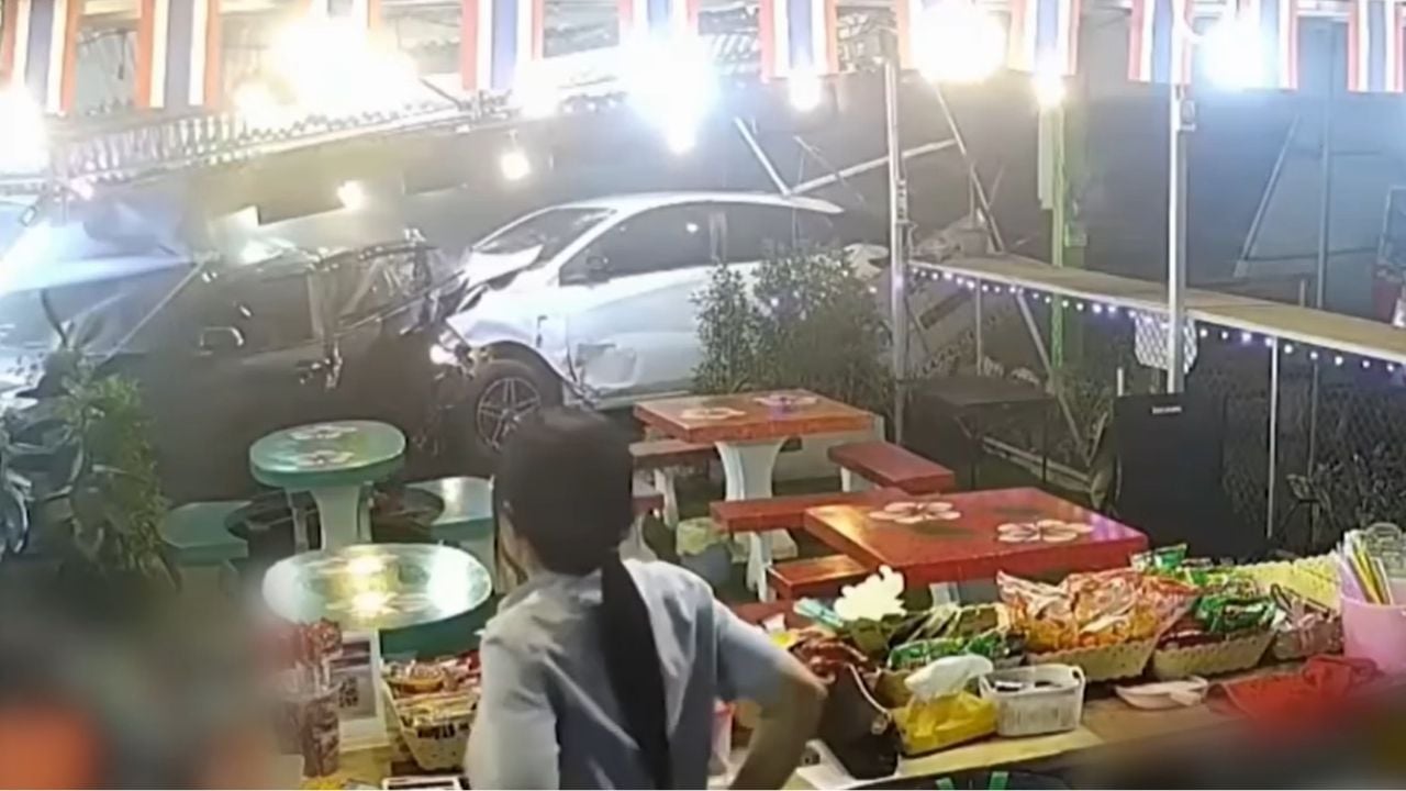 Foreign driver flees after crashing into 2 vehicles and 3 restaurants in Rayong | Thaiger