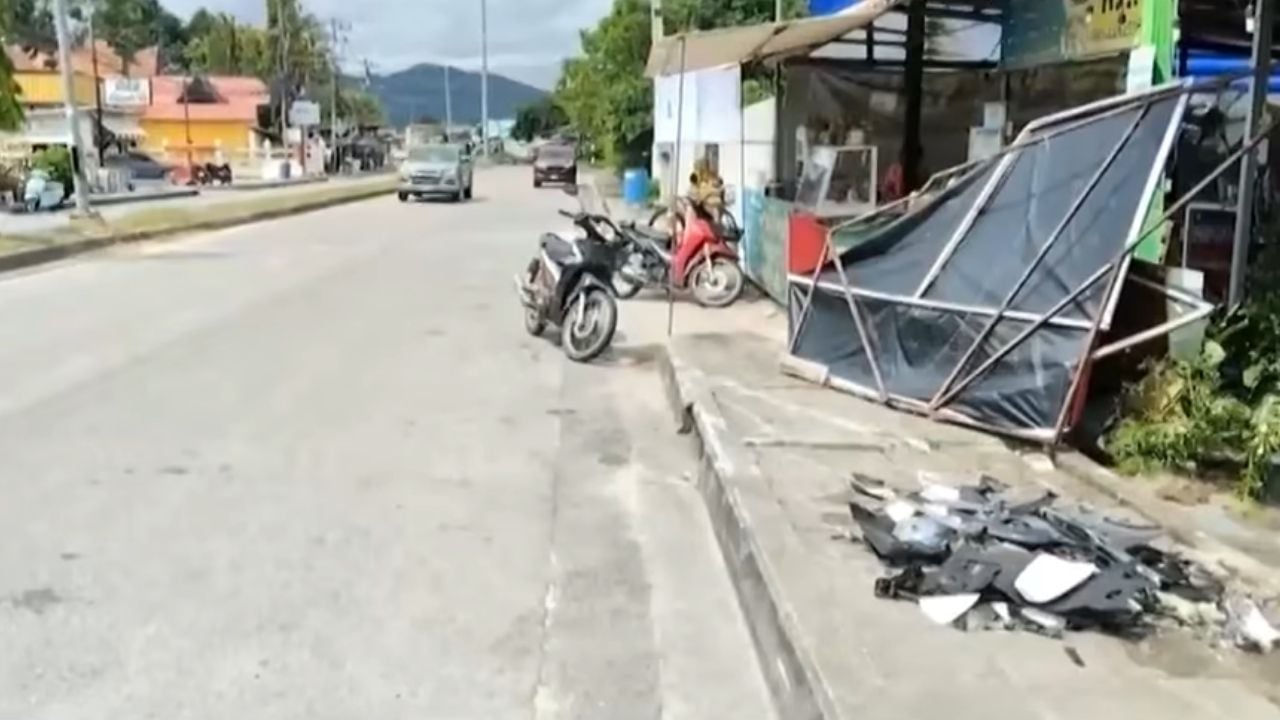 restaurant in Rayong damaged by foreign sedan driver