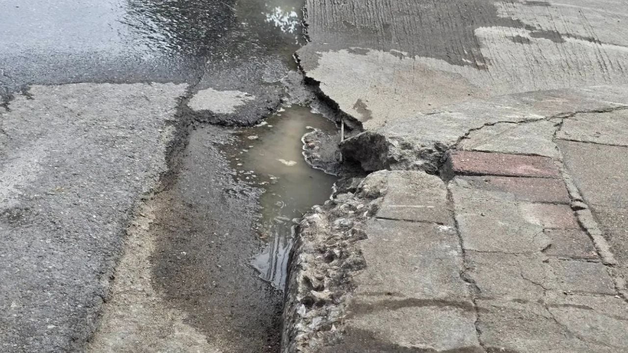 Bangkok road collapse spread fears among Bangkok residents
