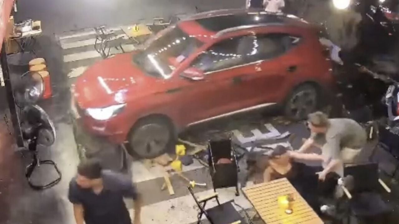 Car smashes into Chiang Mai restaurant, narrowly running over foreign diners | Thaiger