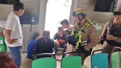 2 boat crew rescue women from suicide attempt in Chao Phraya River | Thaiger