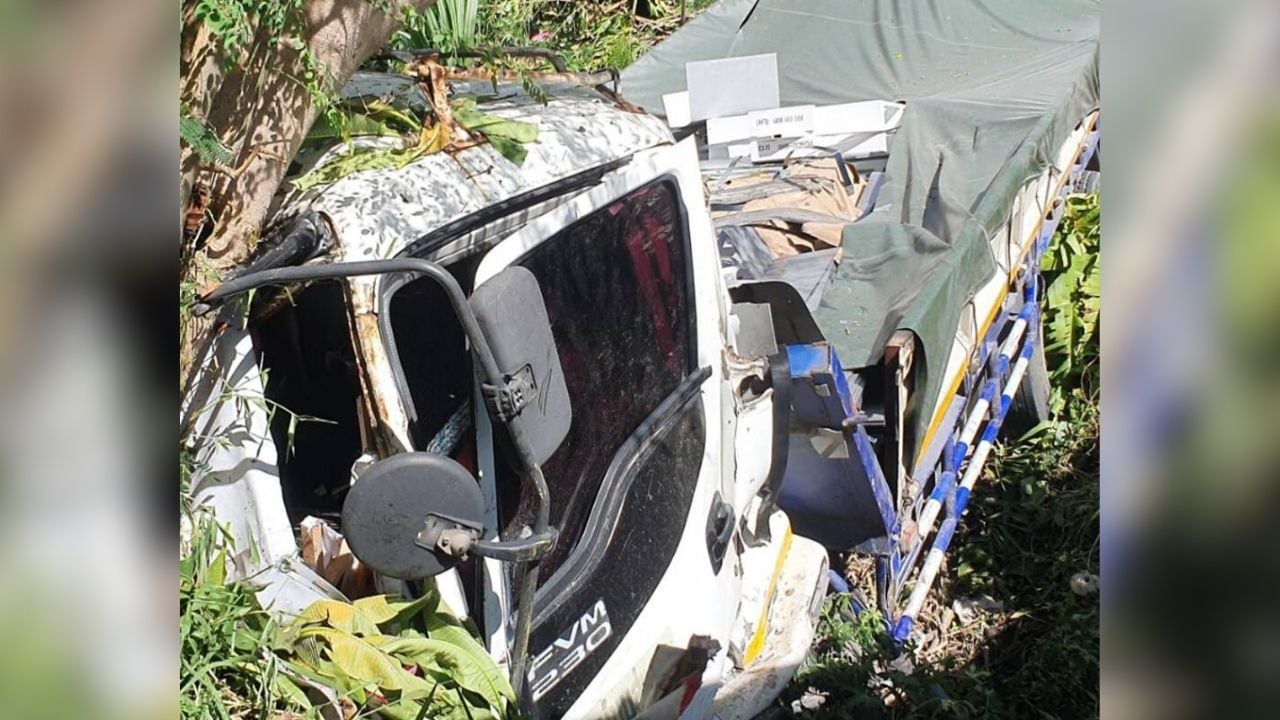 truck crash toll gate Chon Buri