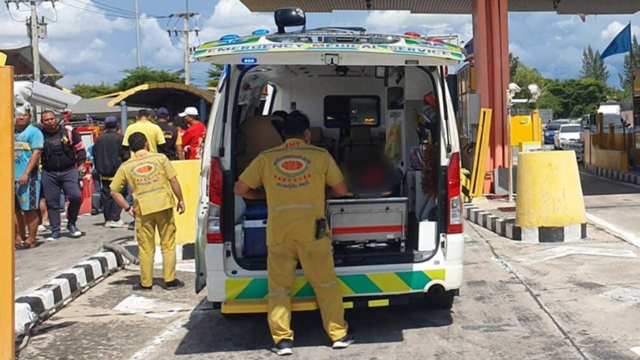 Brake failure blamed after fatal truck crash at Chon Buri toll gate | Thaiger