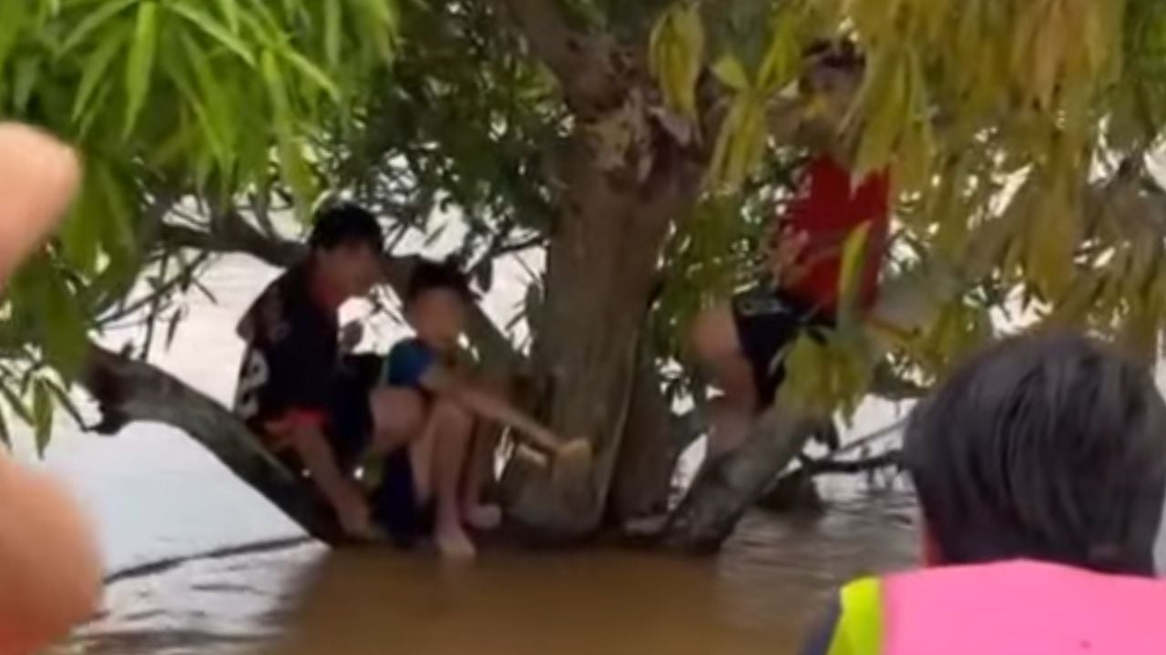 Brave Thai boy swims through flood to save stranded friends | Thaiger