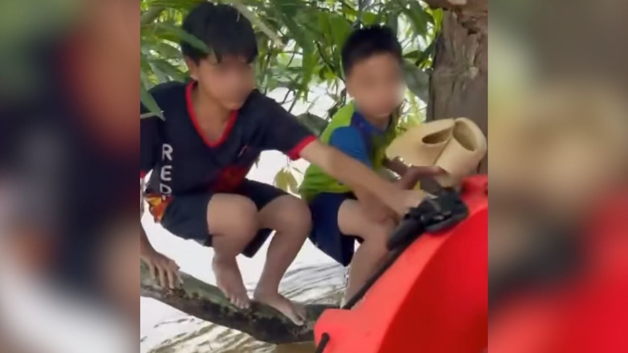 Thai boys strended in flood in Phetchabun