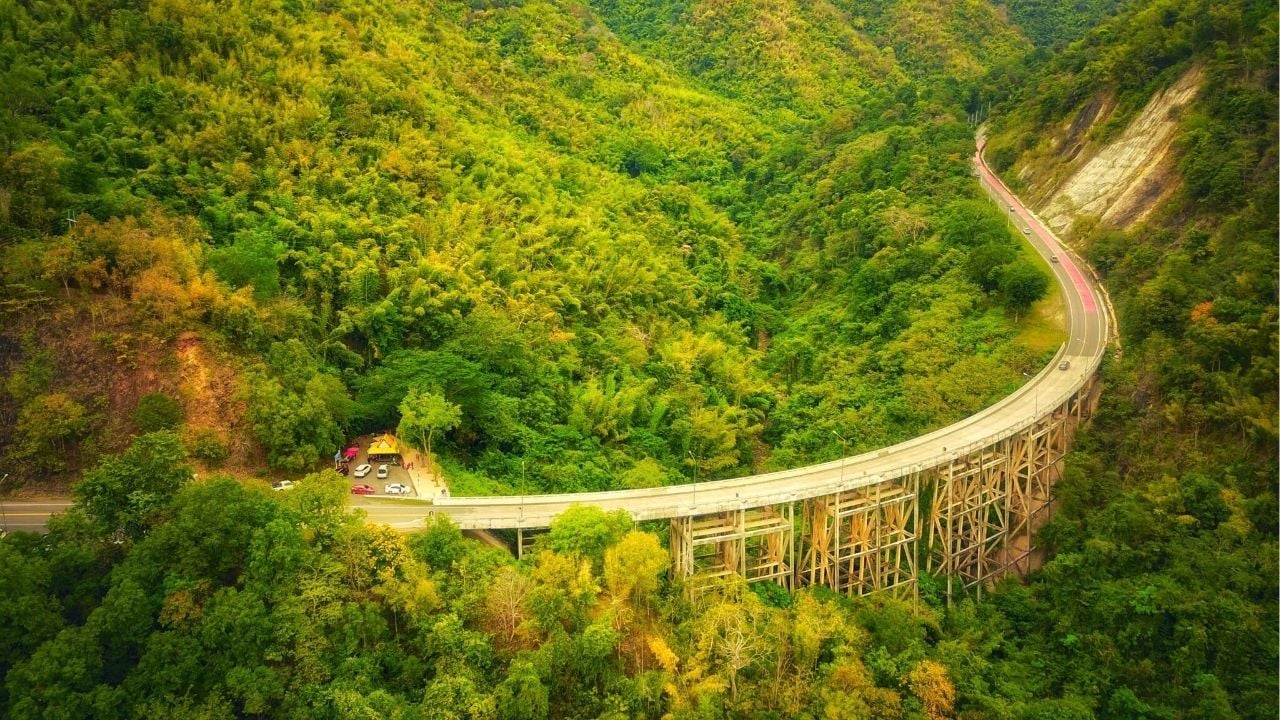 Eagle eye view of the Huai Tong Bridge | Photo taken from the Thailand Film Office website