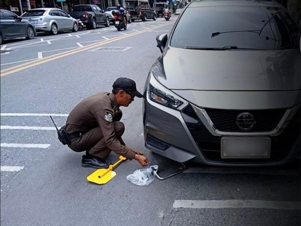 Pattaya drivers slam selective crackdown on odd-even parking | News by Thaiger