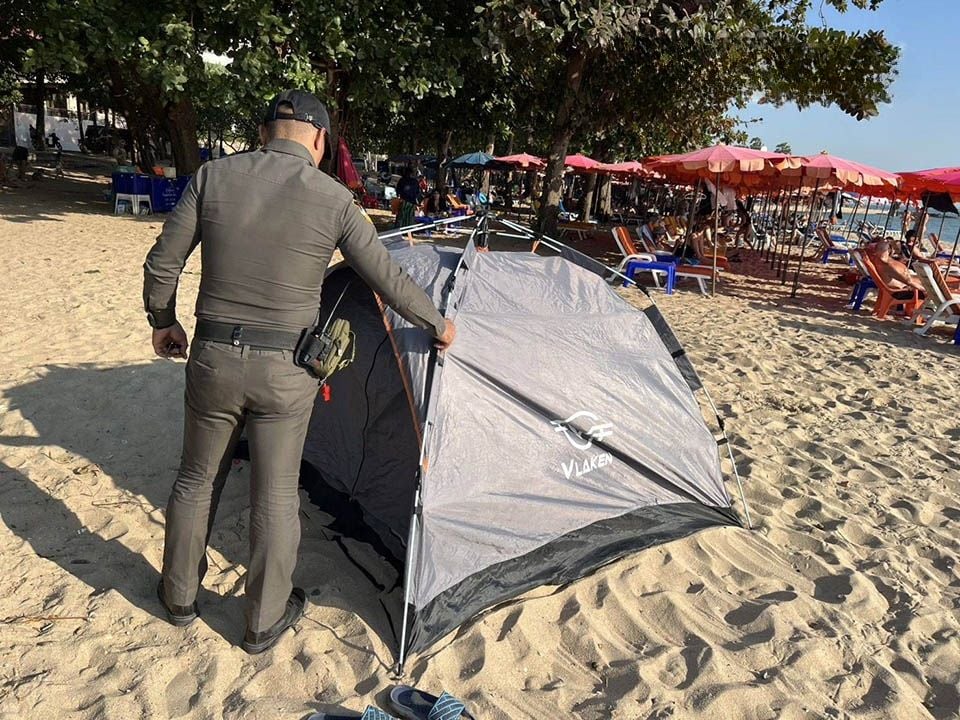 Pattaya's beach camping proposal faces opposition from tourists | News by Thaiger
