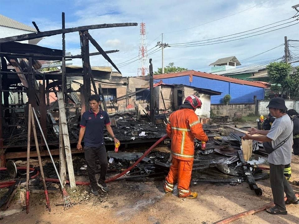 Faulty phone charger sparks blaze, razes Na Jomtien home | News by Thaiger