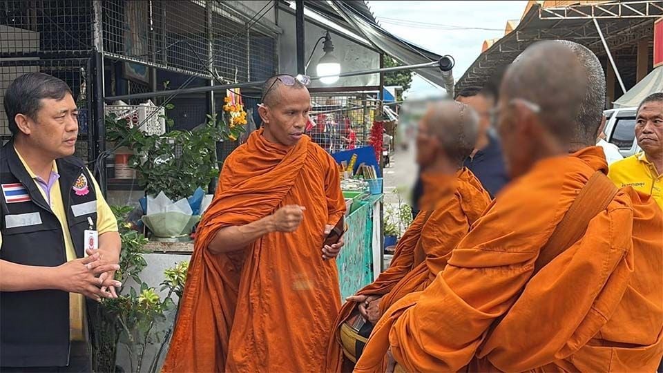 Mönche aus Pattaya werden wegen Herumlungerns auf Almosenmärkten scharf kritisiert | Nachrichten von Thaiger