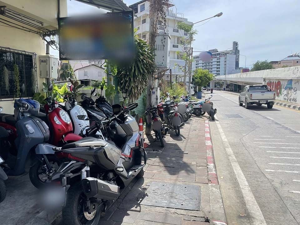 Pattaya drivers slam selective crackdown on odd-even parking | News by Thaiger