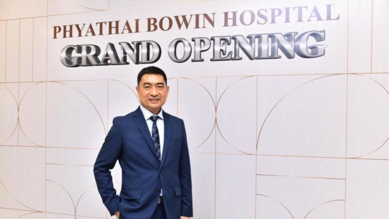 Manoch Phantongwiriyakul, Director of Phyathai Bowin Hospital