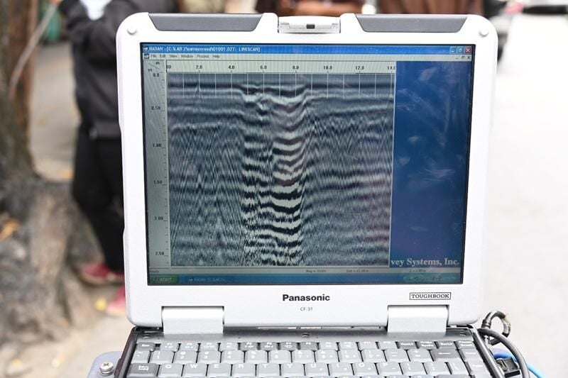 Bangkok officials ease fears over Samsen Road water leak | News by Thaiger
