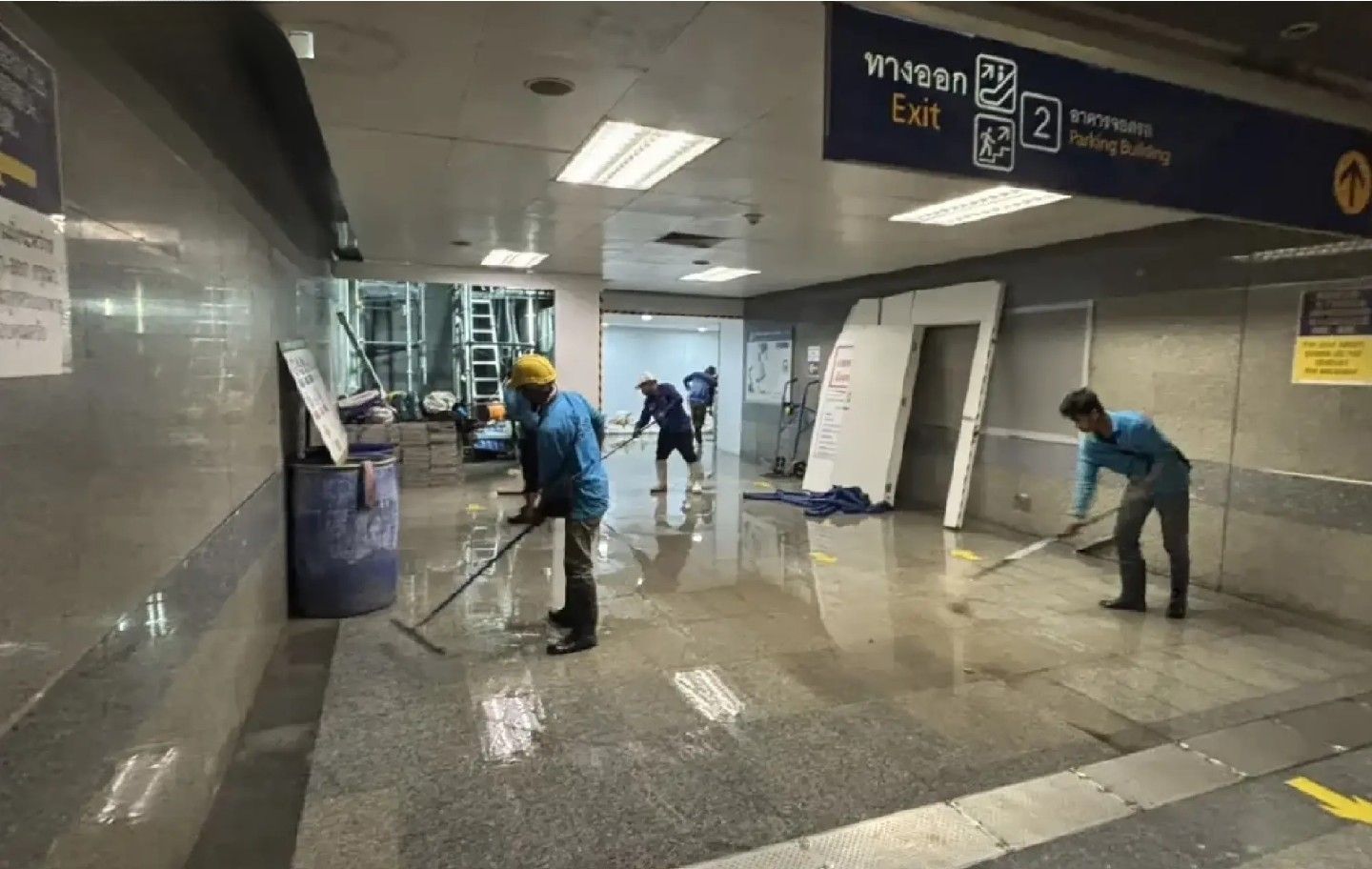 Bangkok Cultural Centre MRT stays open after flood chaos hits | News by Thaiger