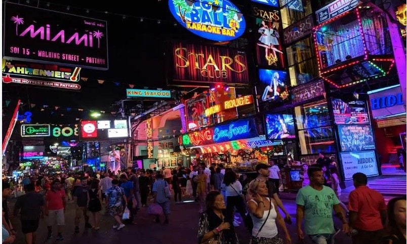 Pattaya tourist beaten after alleged groping sparks street fight | News by Thaiger