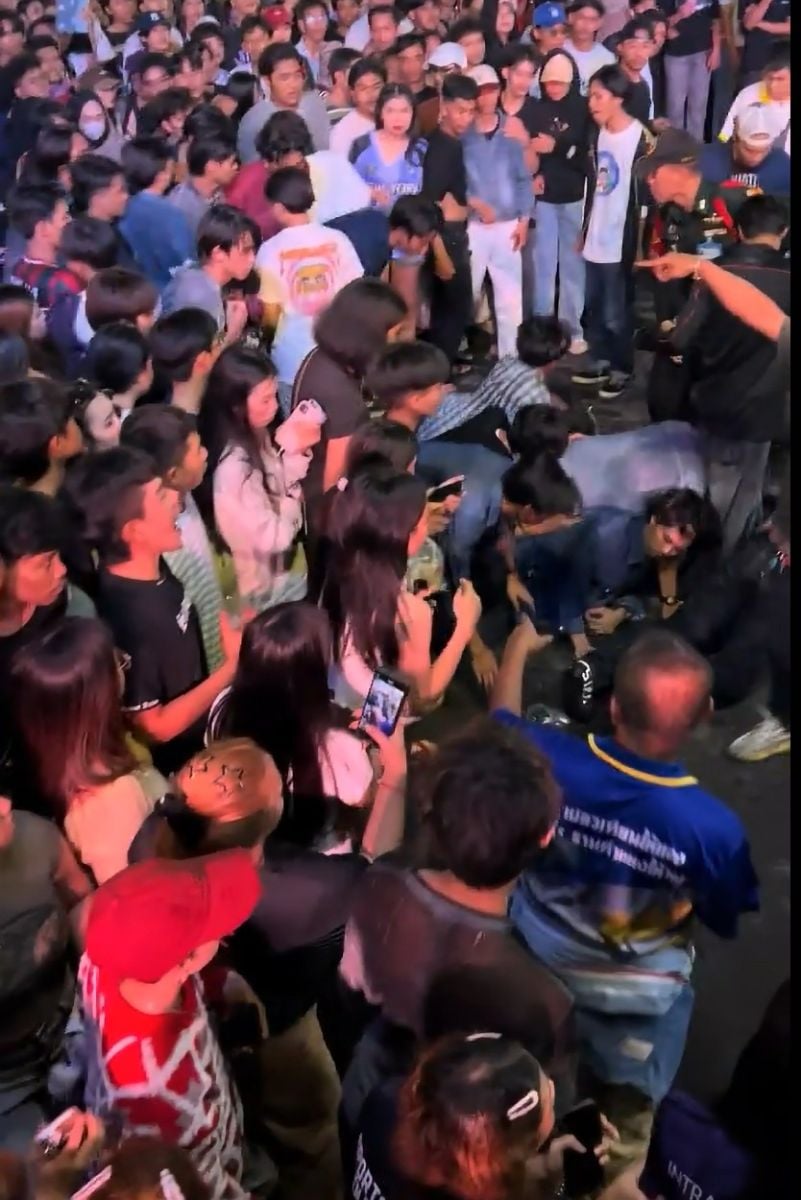 Knife fight at Bangkok university concert leaves several injured (video) | News by Thaiger