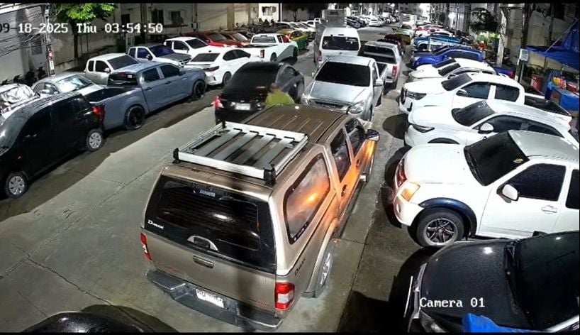 Samut Prakan truck mishap triggers domino crash of 10 cars (video) | News by Thaiger