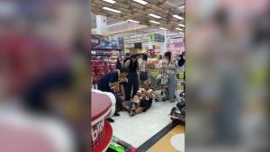 Hero shopper takes down thief at Bangkok Big C (video) | Thaiger