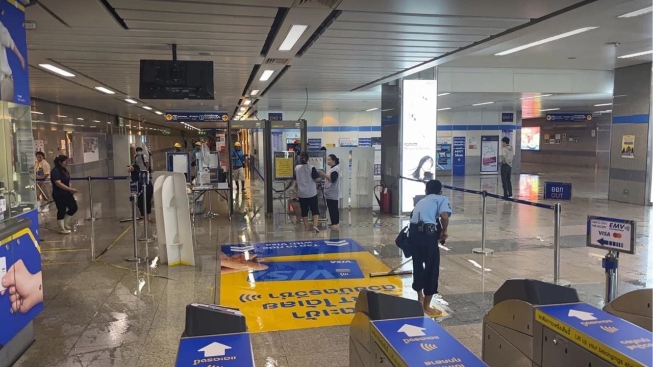 Bangkok Cultural Centre MRT stays open after flood chaos hits | Thaiger