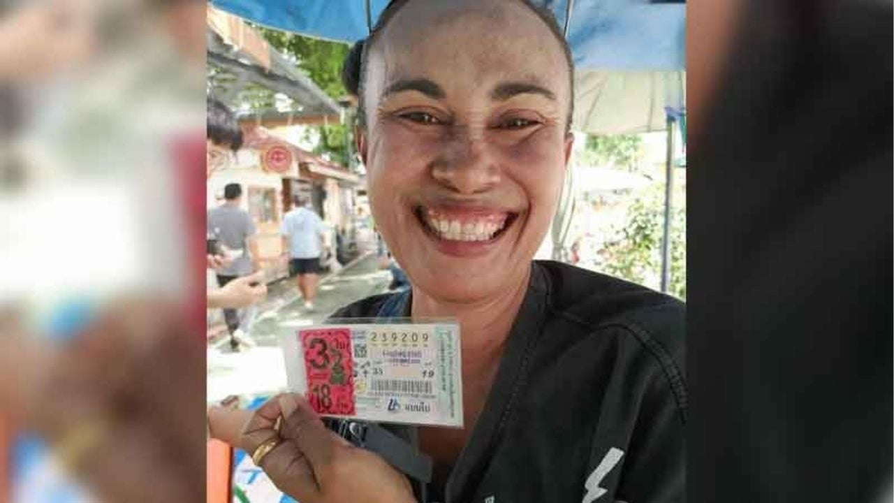 Lottery luck: Unsold tickets win Nakhon Phanom vendor big | Thaiger
