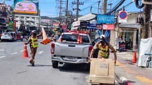 Patong cops swoop on dodgy kerbside parking setups | Thaiger