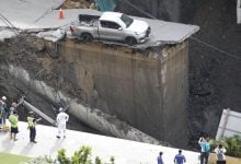Bangkok road collapse leaves 31 streets without tap water | Thaiger