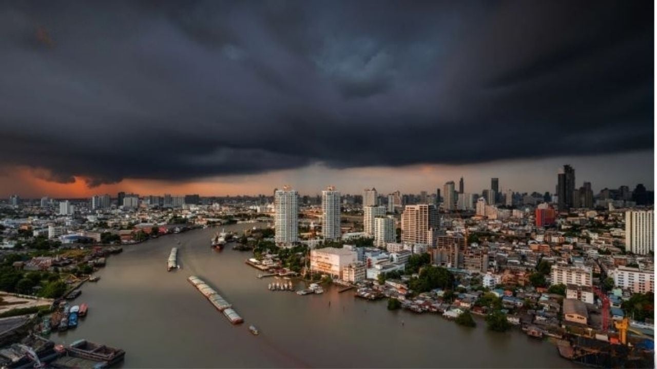 Storm warning: Wild weather and high waves batter Thailand | Thaiger