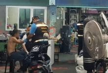 Samut Prakan garage shootout leaves 1 dead, 2 seriously injured | Thaiger
