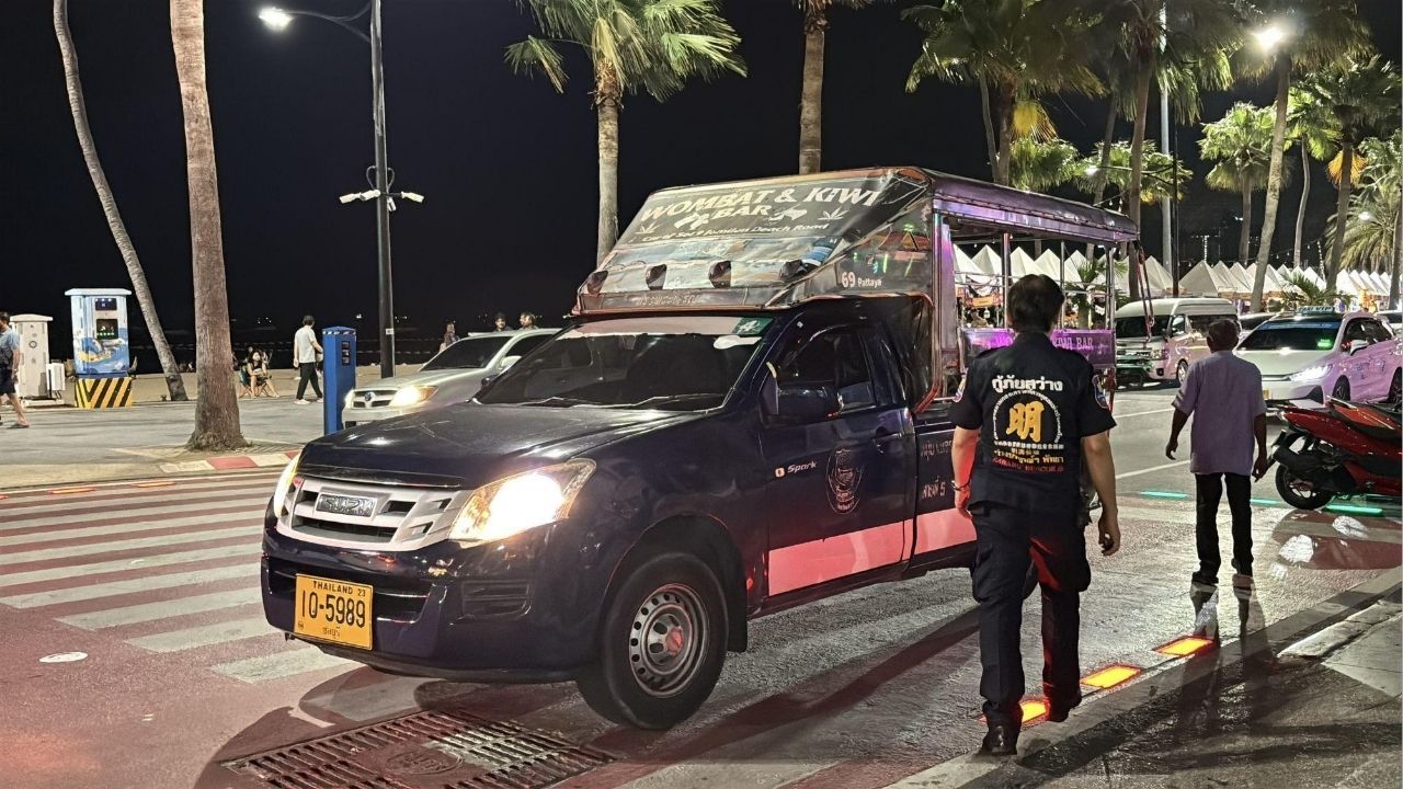 Drunken drama: Woman passes out on Pattaya baht bus | Thaiger