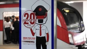 Bangkok commuters get 2-month reprieve on 20-baht fare | Thaiger