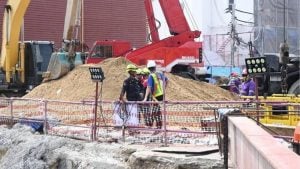Bangkok races to fill sinkhole with sand before reopening | Thaiger